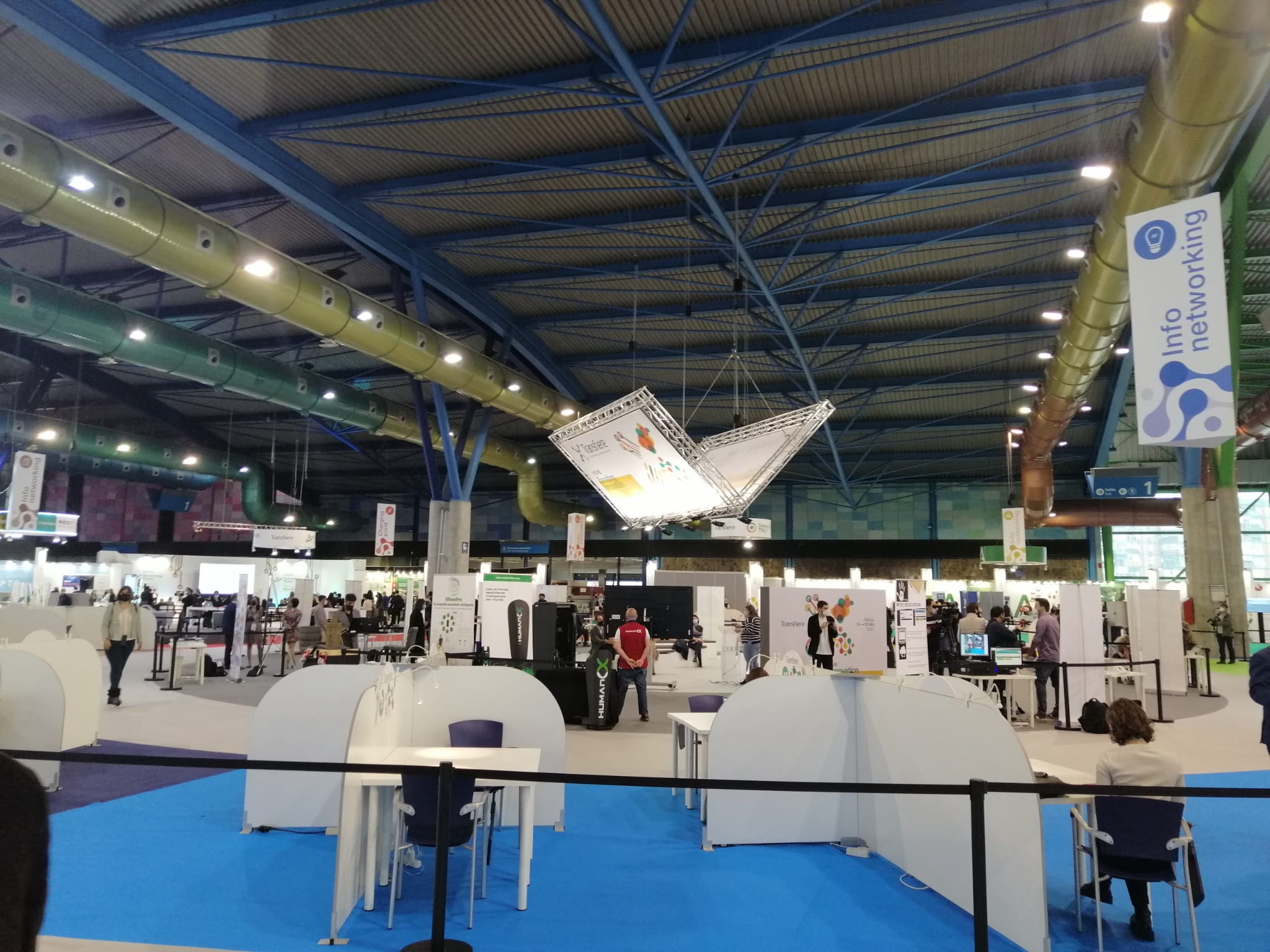 Paneles temáticos en Transfiere