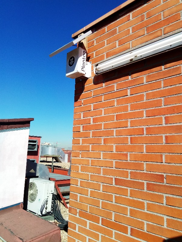 Hub/receptor en pared