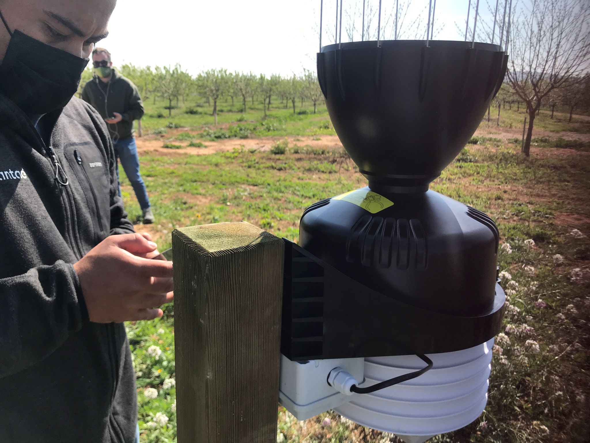 Pluviómetro instalado